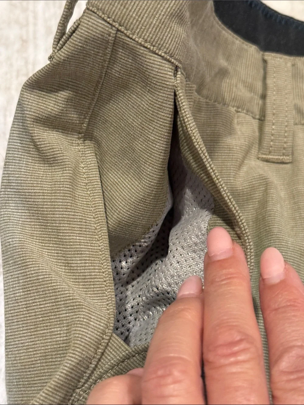 NWT Billabong Men's khaki crossfire submersible Performance Shorts. Size 30 mens